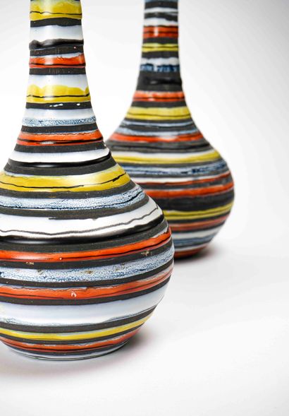 Roger CAPRON (1922-2006)
Vase dit Bouteille
Céramique
Signée...