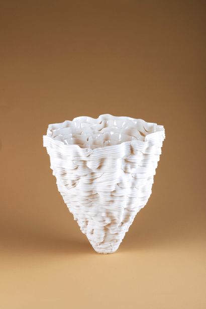 Leah KAPLAN (XX)
Vase de la collection Ribbon
Porcelaine
Pièce...