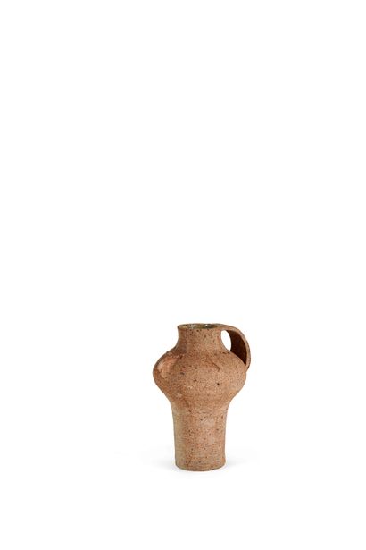 Travail français
Vase antropomorphe
Grès
Monogrammé...