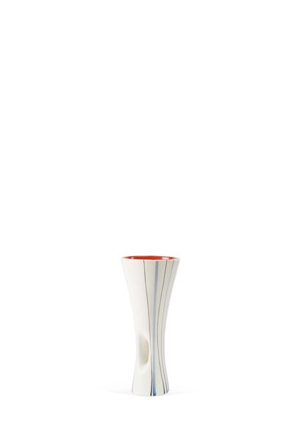 Roger CAPRON (1922-2006)
Vase dit Cornet
Céramique
Signée...