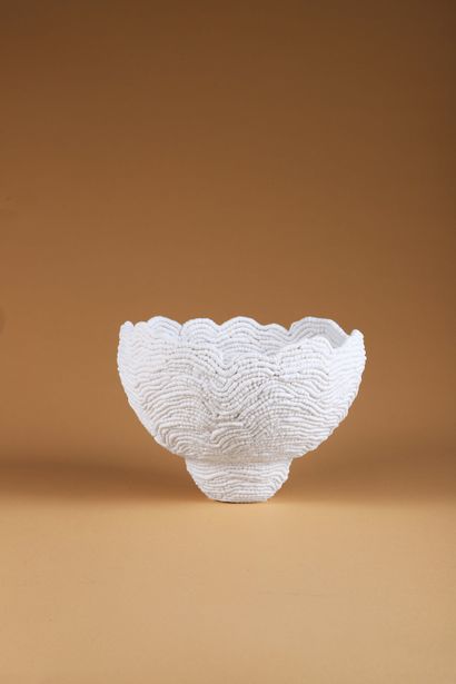 Leah KAPLAN (XX) 
Vase de la collection Crewel
Porcelaine
Pièce...