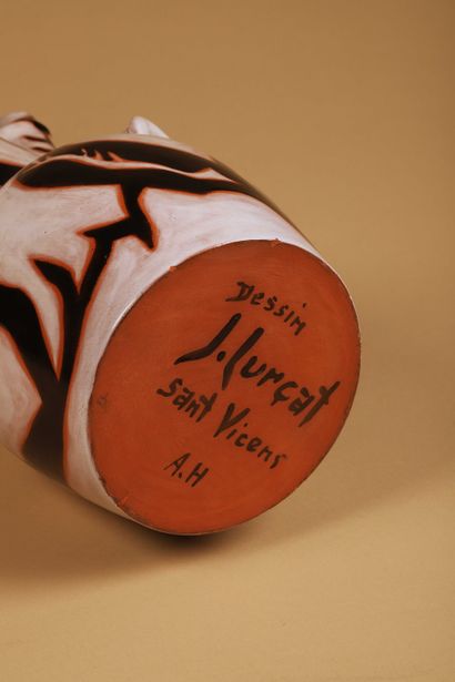 Jean LURÇAT (1892-1966)
Vase à anse Terre...
