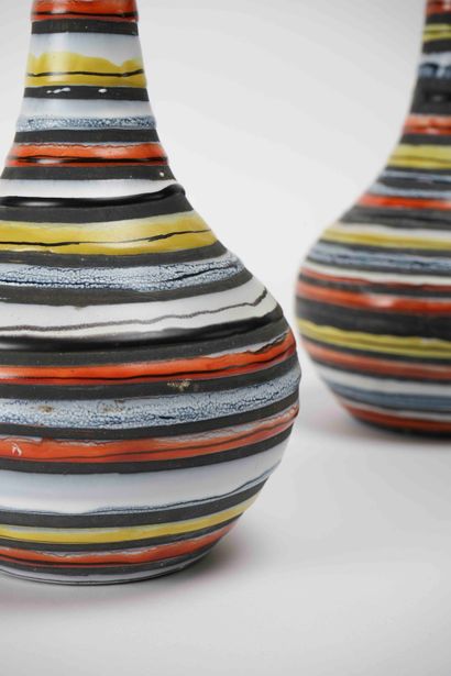 Roger CAPRON (1922-2006)
Vase dit Bouteille
Céramique
Signée...