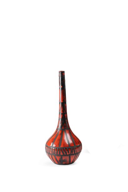 Roger CAPRON (1922-2006)
Vase dit Bouteille
Céramique
Signée...