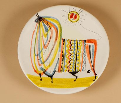 Roger CAPRON (1922-2006)
Plat dit Taureau
Céramique
Signée...