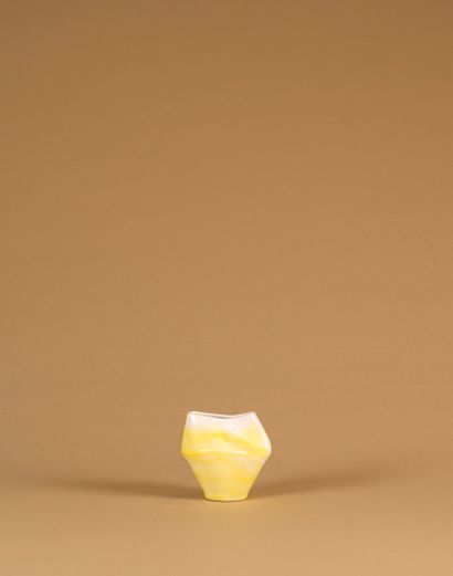 Mado JOLAIN (1921-2019)
Vase pincé
Céramique
Signée...