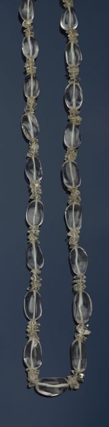 Collier composé de perles en crystal de roche...