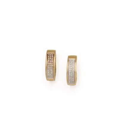 Paire de demi-créoles en or jaune 18K (750/1000)...