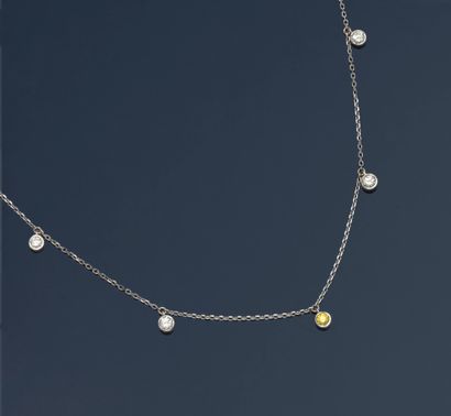 Collier en or gris 18K (750/1000) à mailles...