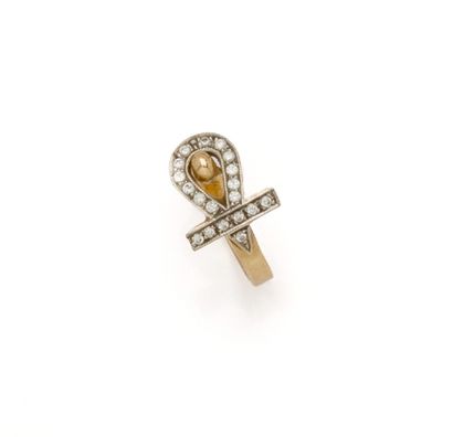 Bague en or deux tons 18K (750/1000) à décor...