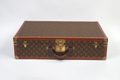 Louis VUITTON
Number 916765
Suitcase in monogram...