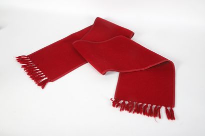 HERMES Paris
Scarf in burgundy wool and silk...