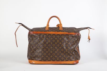 Louis VUITTON circa 1984
Shoe bag in monogram...