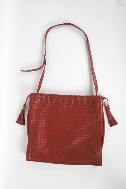 BOTTEGA VENETTA 
Besace bag in burgundy woven...