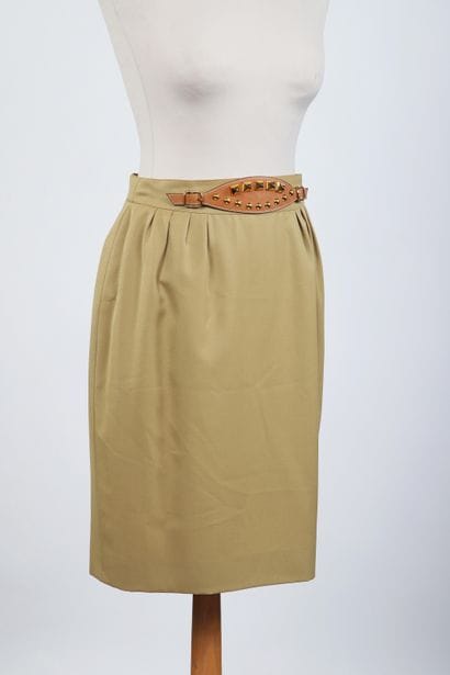 HERMES PARIS
Beige skirt embellished with...