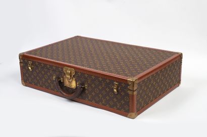 Louis VUITTON
Number 916765
Suitcase in monogram...