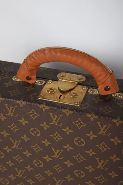 LOUIS VUITTON
Number 969667
Attaché-case...