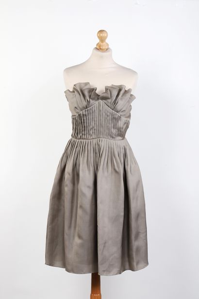 Christian DIOR
Strapless dress in grey faille
Size...