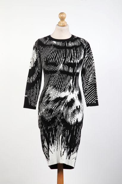 Karen MILLEN
Black and white knit dress with...