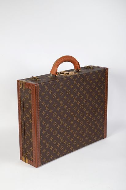 LOUIS VUITTON
Number 969667
Attaché-case...