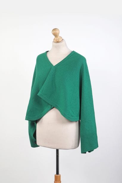 HERMES
Fir green cashmere poncho, side b...