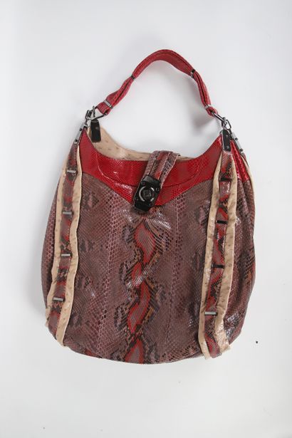 CÉLINE
34 cm besace bag, shoulder bag in...