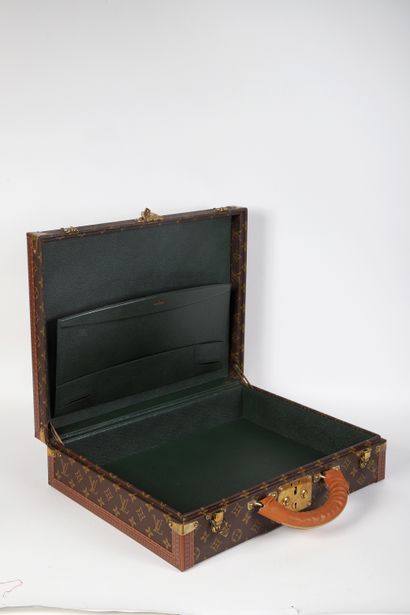 LOUIS VUITTON
Number 969667
Attaché-case...