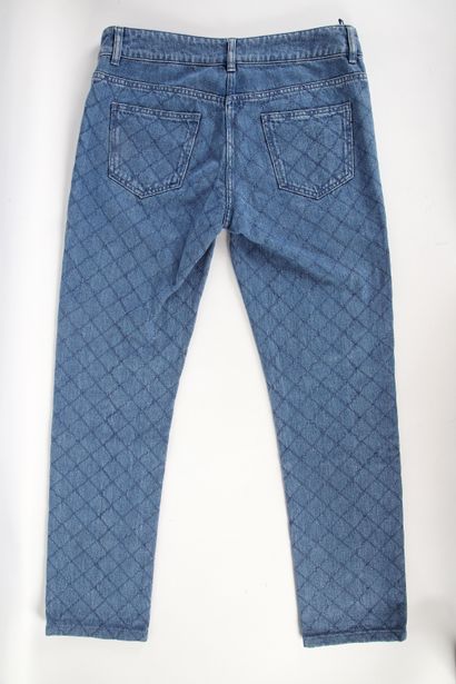 CHANEL
Light blue quilted cotton jeans
Size...