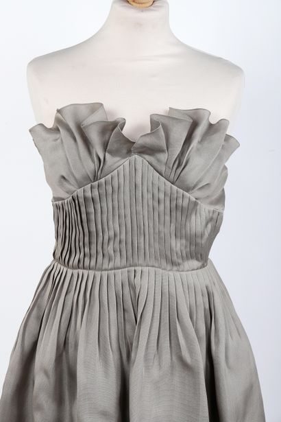 Christian DIOR
Strapless dress in grey faille
Size...