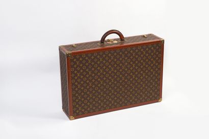 Louis VUITTON
Number 916765
Suitcase in monogram...