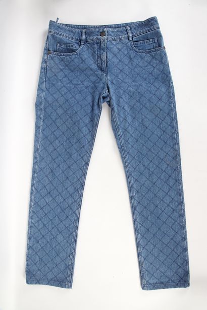 CHANEL
Light blue quilted cotton jeans
Size...