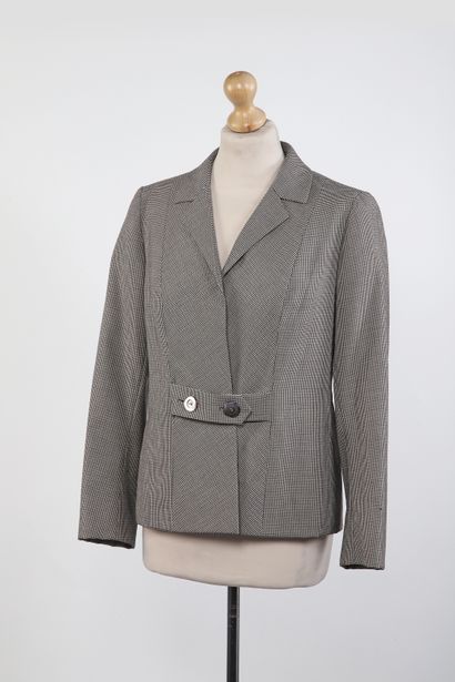 BURBERRY'S
Navy, burgundy and white houndstooth...