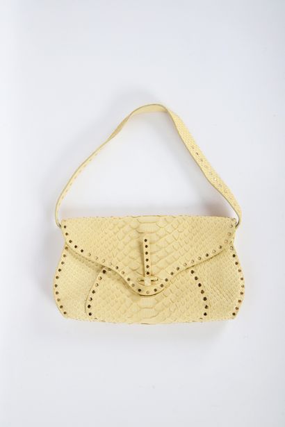 CÉLINE
28 cm clutch bag, in chick yellow...