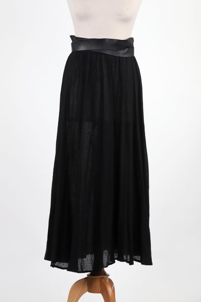 CARAVANNA
	Black crepe culotte skirt
Size...