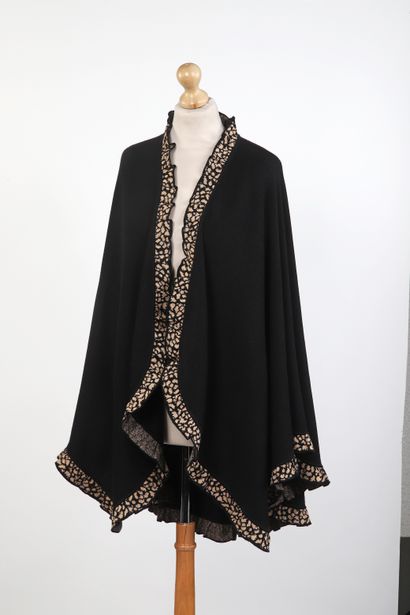 Fabrice KAREL
Gathered black knit stole with...