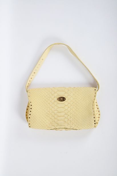 CÉLINE
28 cm clutch bag, in chick yellow...
