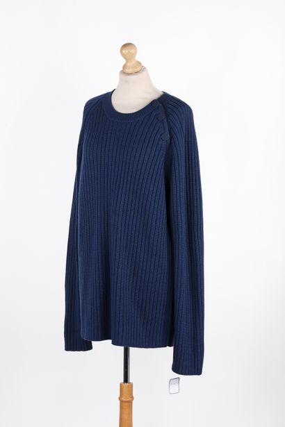 HERMES for Men
Sweater in 100% navy blue...
