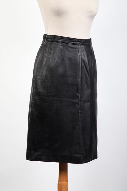 Guy LAROCHE Diffusion
Black leather pencil...