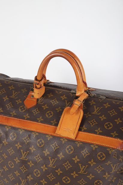 Louis VUITTON circa 1984
Shoe bag in monogram...