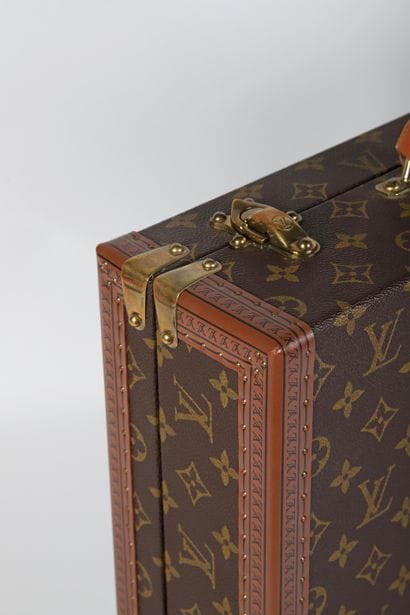 LOUIS VUITTON
Number 969667
Attaché-case...