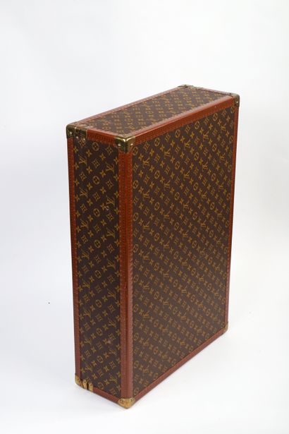 Louis VUITTON
Number 916765
Suitcase in monogram...