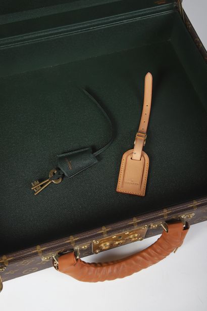LOUIS VUITTON
Number 969667
Attaché-case...