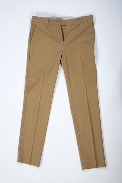 Michael KORS, ETRO
	Set including a light...