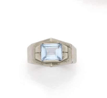 Bague d'homme Art Déco à pans en argent (800/1000)...
