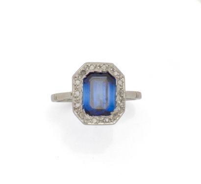 Bague en or gris 18K (750/1000) et platine...