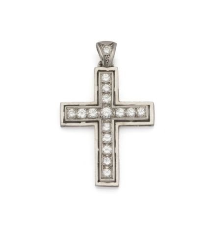 Pendentif croix en platine (850/1000) sertie...