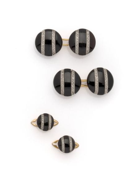 Ensemble d'une paire de boutons de manchette...