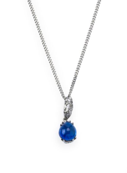 Pendentif en or gris 18K (750/1000) composé...