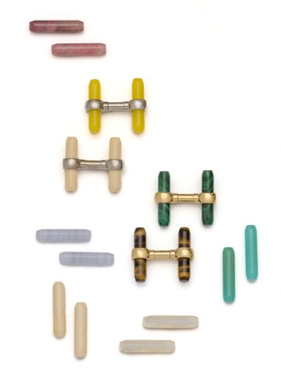 ELIE BLEU
Coffret en bois peint comprenant...