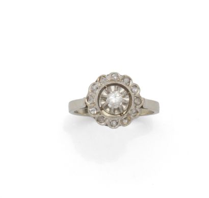 Maguerite ring in 18K (750/1000) white gold...